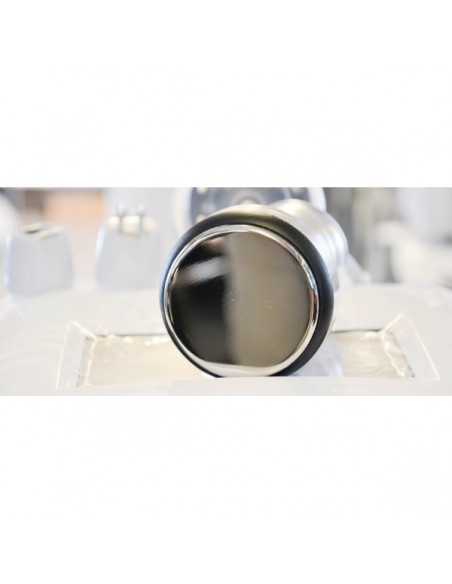 Kosmetologin laite, jossa on 4 toimintoa - kavitaatio, 3D-radiotaajuus, IR-biofotoni, tyhjiö