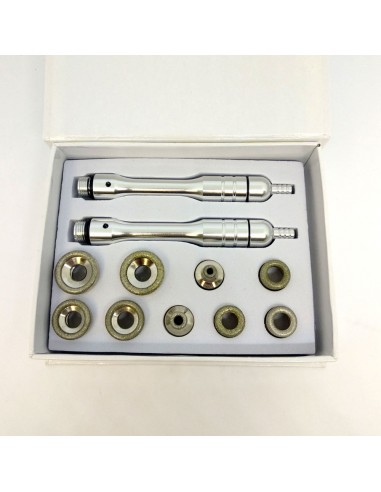 Kosmetologin laite timanttihiontaa...