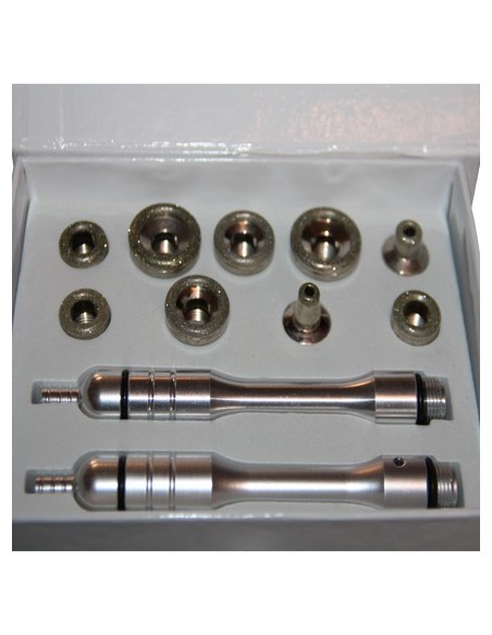 Kosmetologin laite, jossa on kaksi toimintoa - ultraäänikuorinta ja timanttidermabrasio