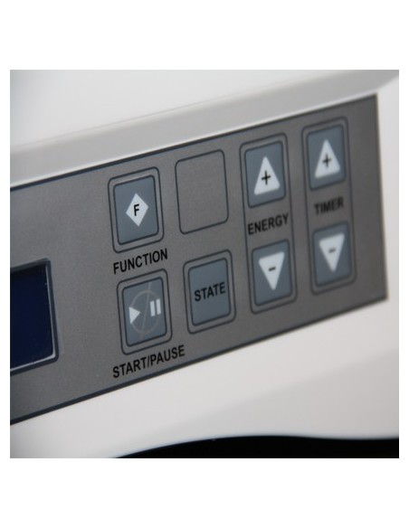 Kosmetologin laite, jossa on kaksi toimintoa - ultraäänikuorinta ja timanttidermabrasio