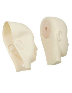 Nuken päähän asetettu nuken...