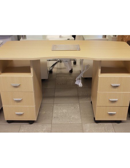 Manikyyripöytä Master II