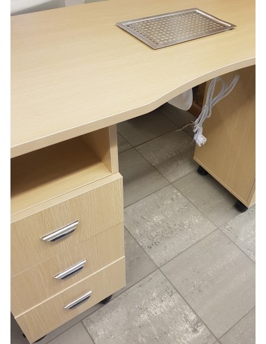 Manikyyripöytä Master II