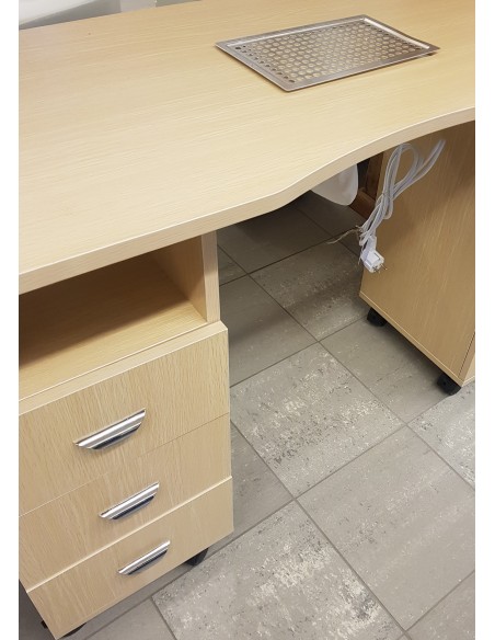 Manikyyripöytä Master II