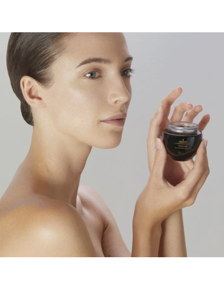 CAVIAR Kasvovoide, kiinteyttävä ja stimuloiva, päivävoide, SPF8 50ml