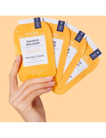 VOESH - PEDI IN A BOX Mango Delight -jalkasetti hyvinvoinnille, 4 tuotetta