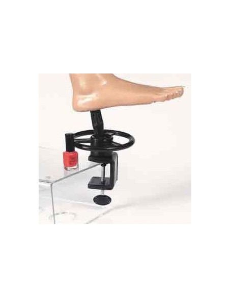 Jalka pedikyyriin tekokynsien kanssa