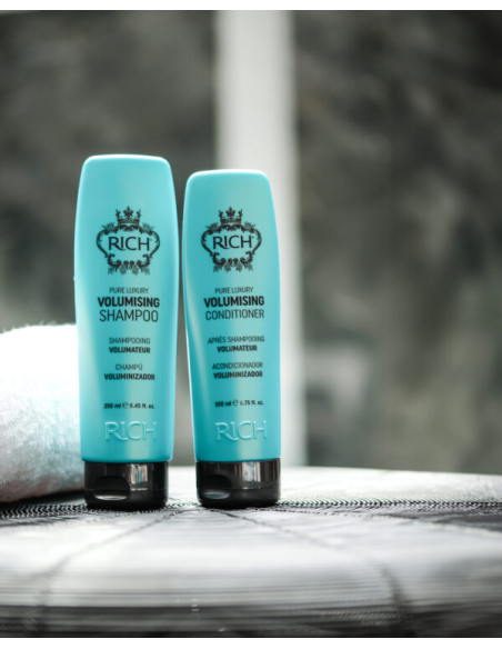 RICH Pure Luxury VOLUMISING -hoitoaine hiusten tuuheuttamiseen 200ml